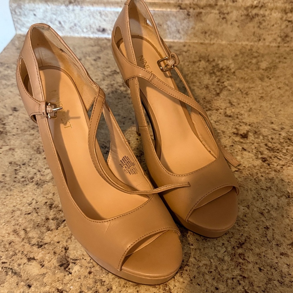 Nine West• Beige Slingback 👠 Heels• 8.0 US Like NEW